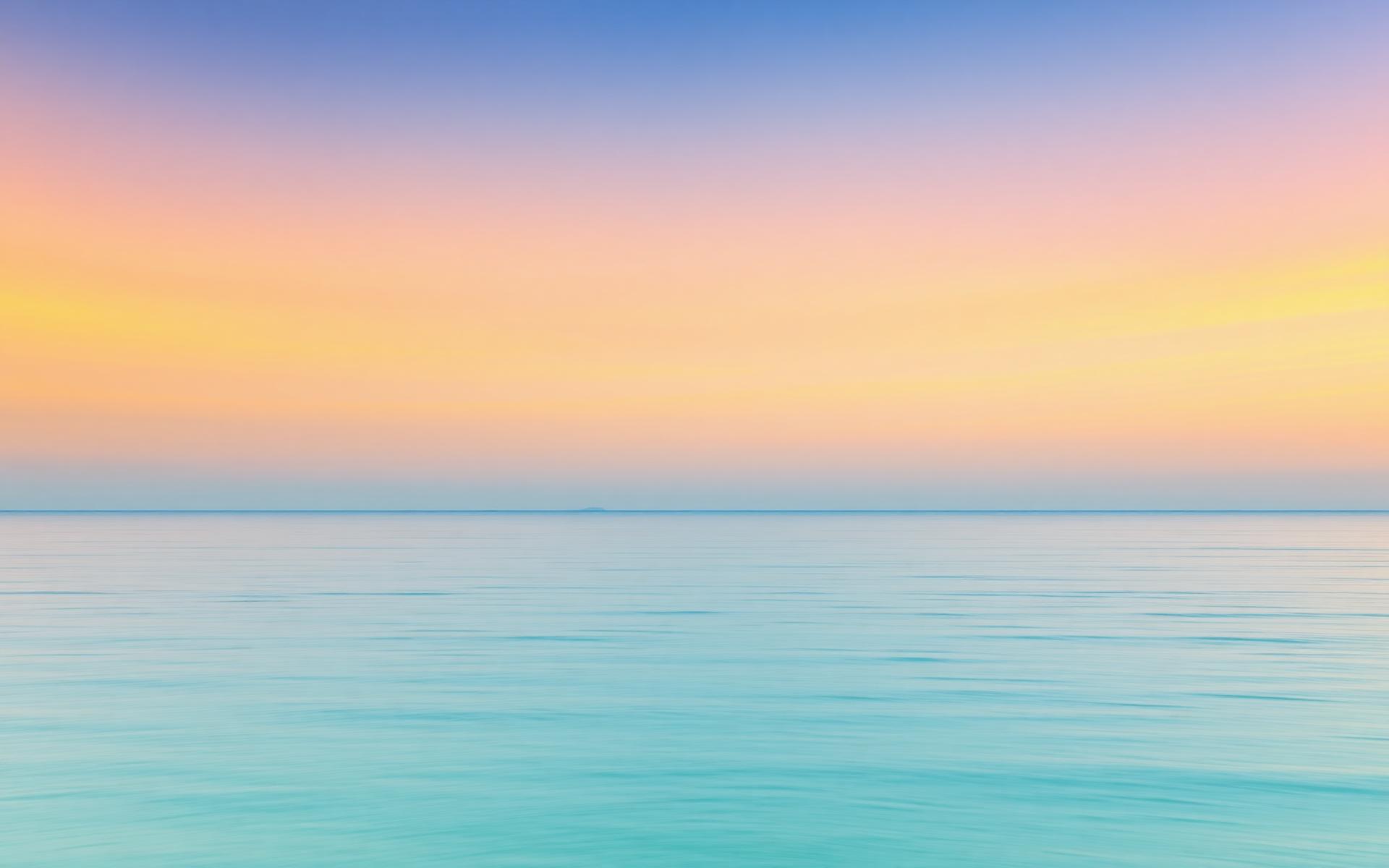Horizon lumineux au lever du soleil